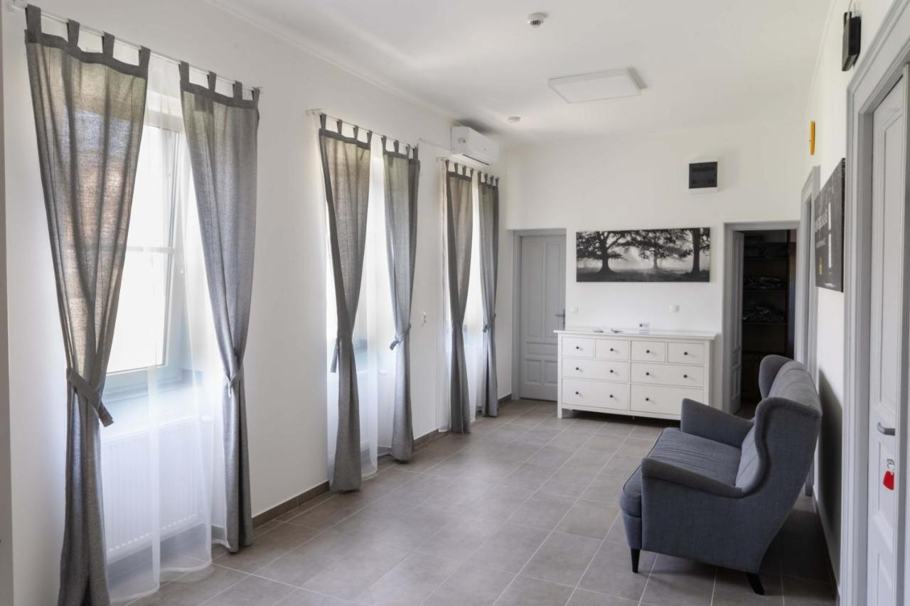 Kunfoglalas Apartmanhaz Kisujszallas 외부 사진